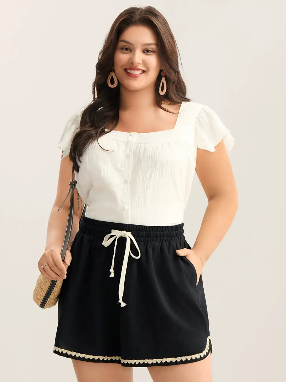 Color Contrast Drawstring Slit Shorts