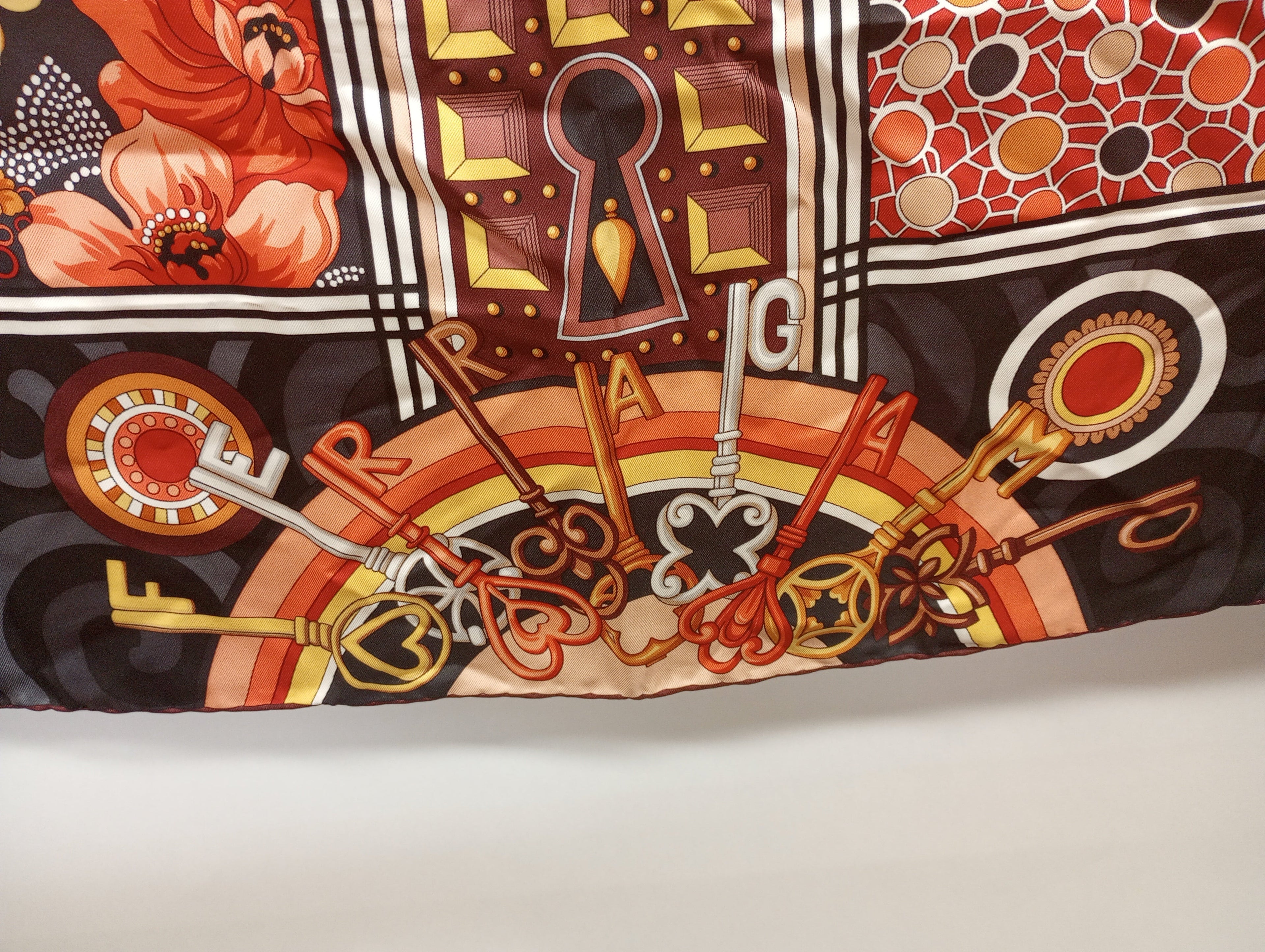 SALVATORE FERRAGAMO Women's 707750 Print Silk Scarf