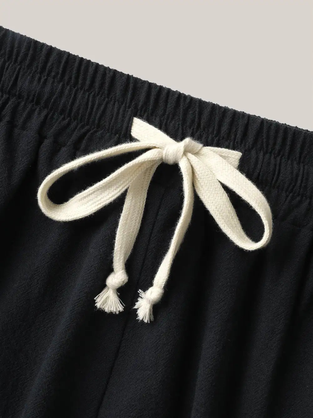 Color Contrast Drawstring Slit Shorts