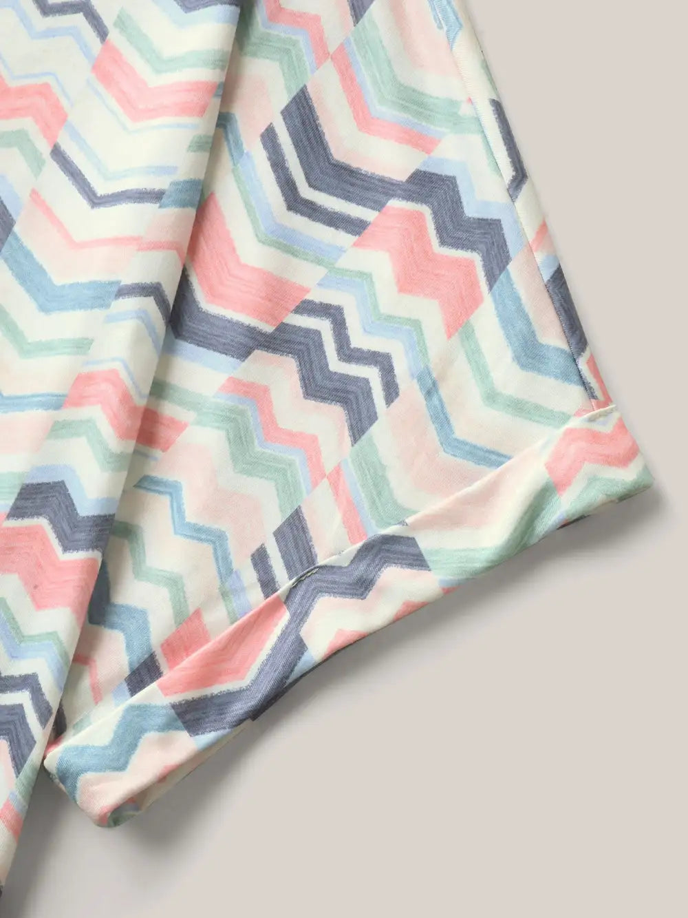 Stretchy Geometric Print Curvy Knit Top