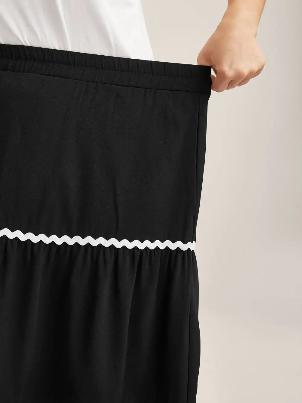 Wavy Lace Trim Tiered Maxi Skirt
